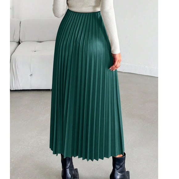 Luxe stretchy Waist Pleated Midi Skirt - Picture 3 of 7